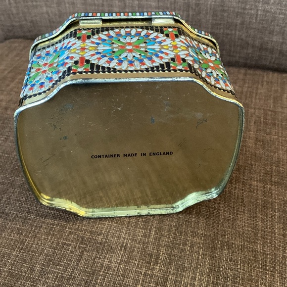 Vintage Tin HORPER'S TOFFEE
CANDY MADE IN ENGLAND  4 3/4" X 2 7/8”X 4 1/4” - Picture 5 of 16